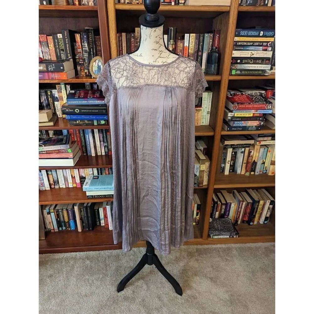 Sisley lavender lace top pleated short sleeve silky dress nwot sz s
